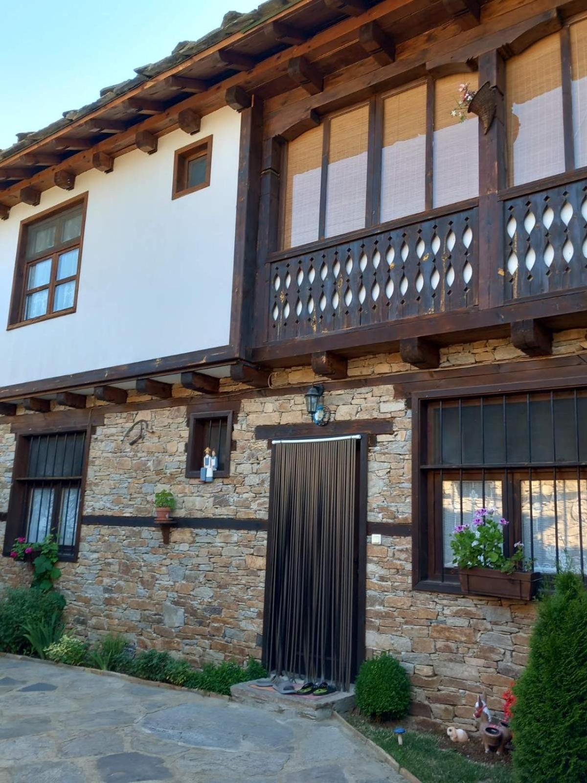Hotel Тодорината Къща Leshten Exterior foto