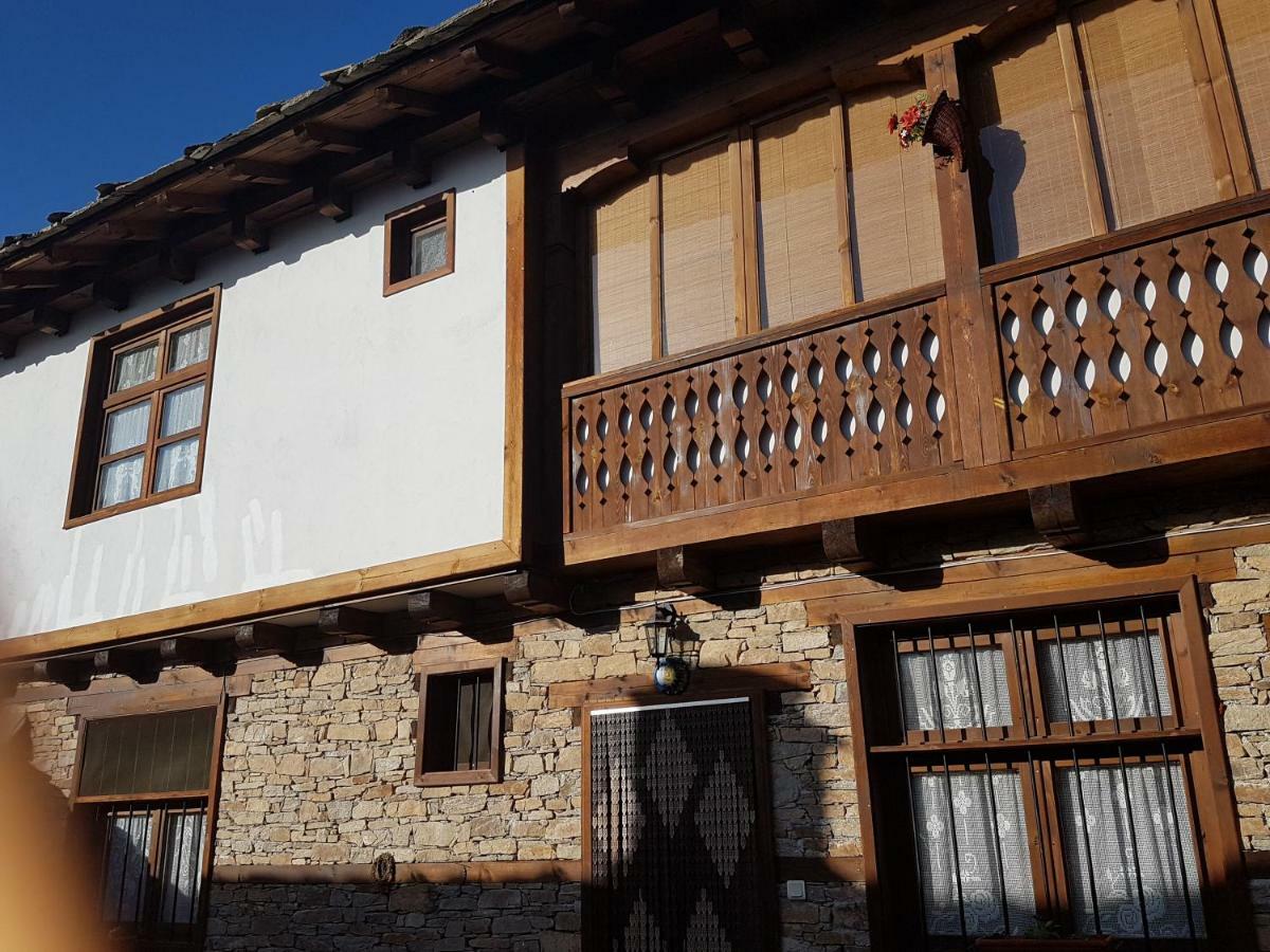 Hotel Тодорината Къща Leshten Exterior foto