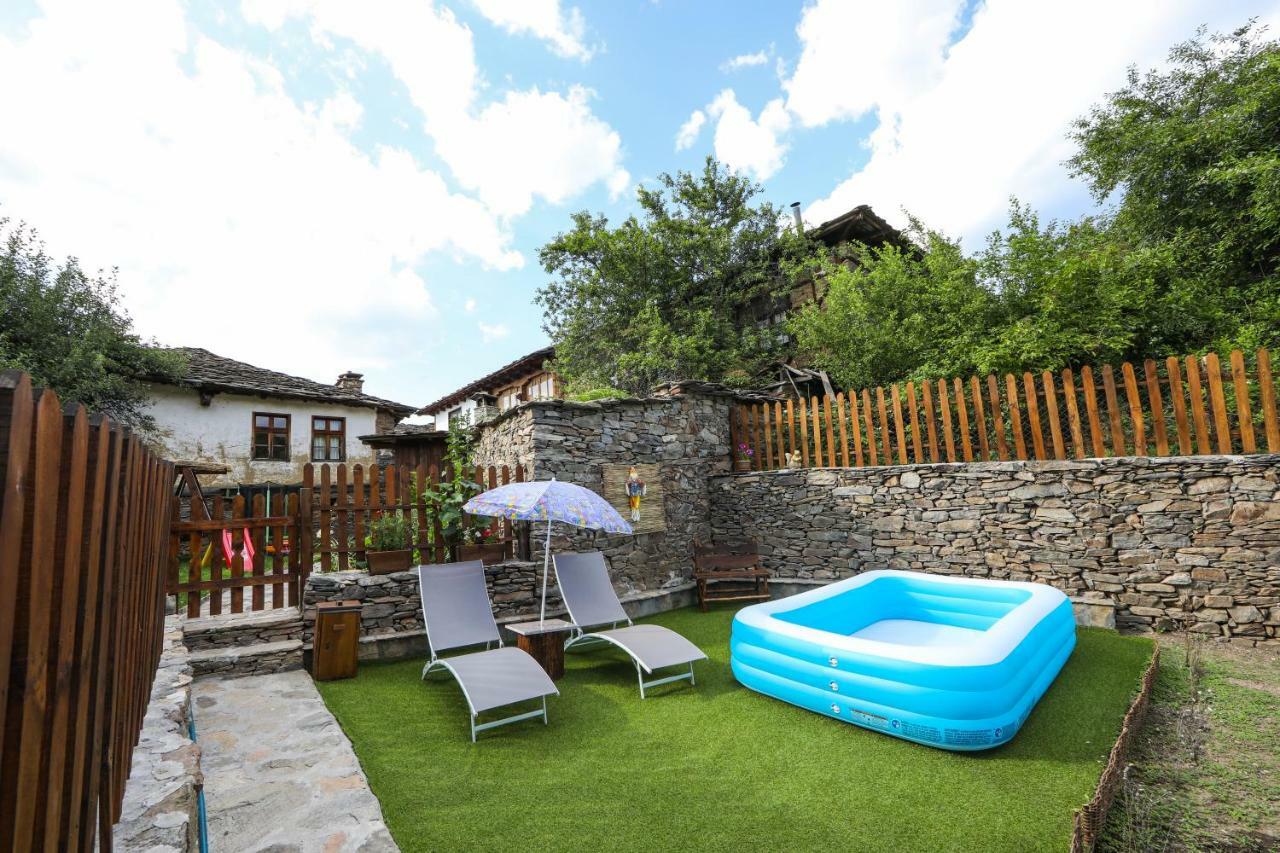 Hotel Тодорината Къща Leshten Exterior foto